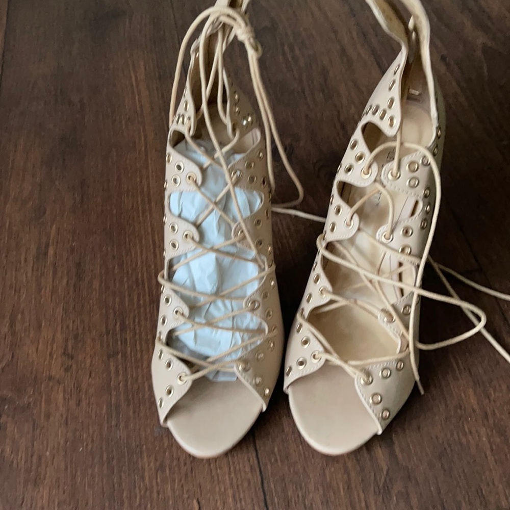 These are beautiful heels that string tie up